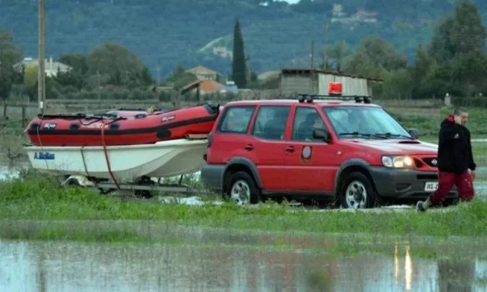 Ηλεία: Όχημα με τους επιβαίνοντες μέσα παρασύρθηκε από χείμαρρο - Έρευνα της ΕΜΑΚ